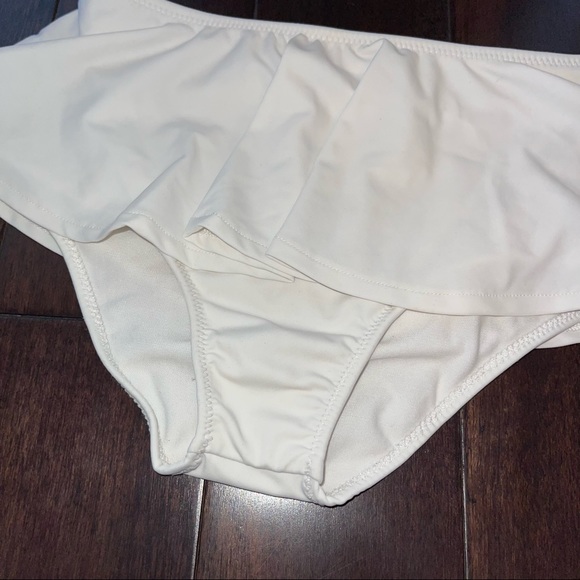 White bikini bottoms with skirt - Picture 4 of 4